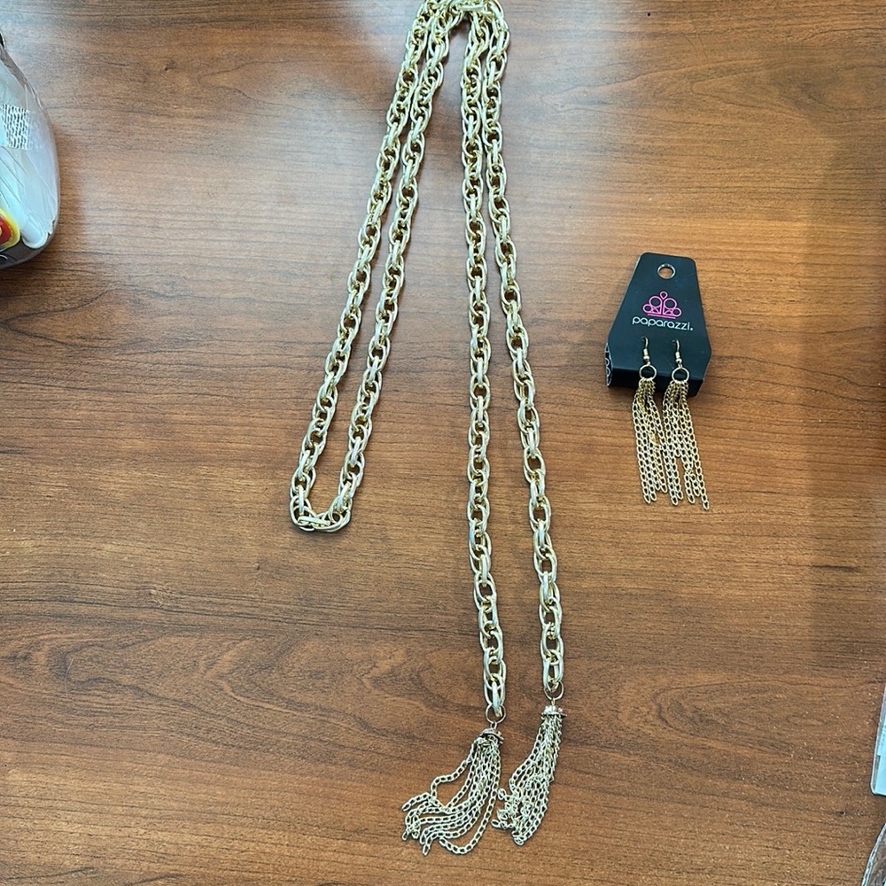 Paparazzi necklace/ belt gold tone and matching earrings pierced NEW